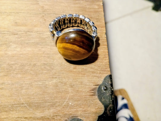Bague Extensible – Cabochon Œil de Tigre Rouge
