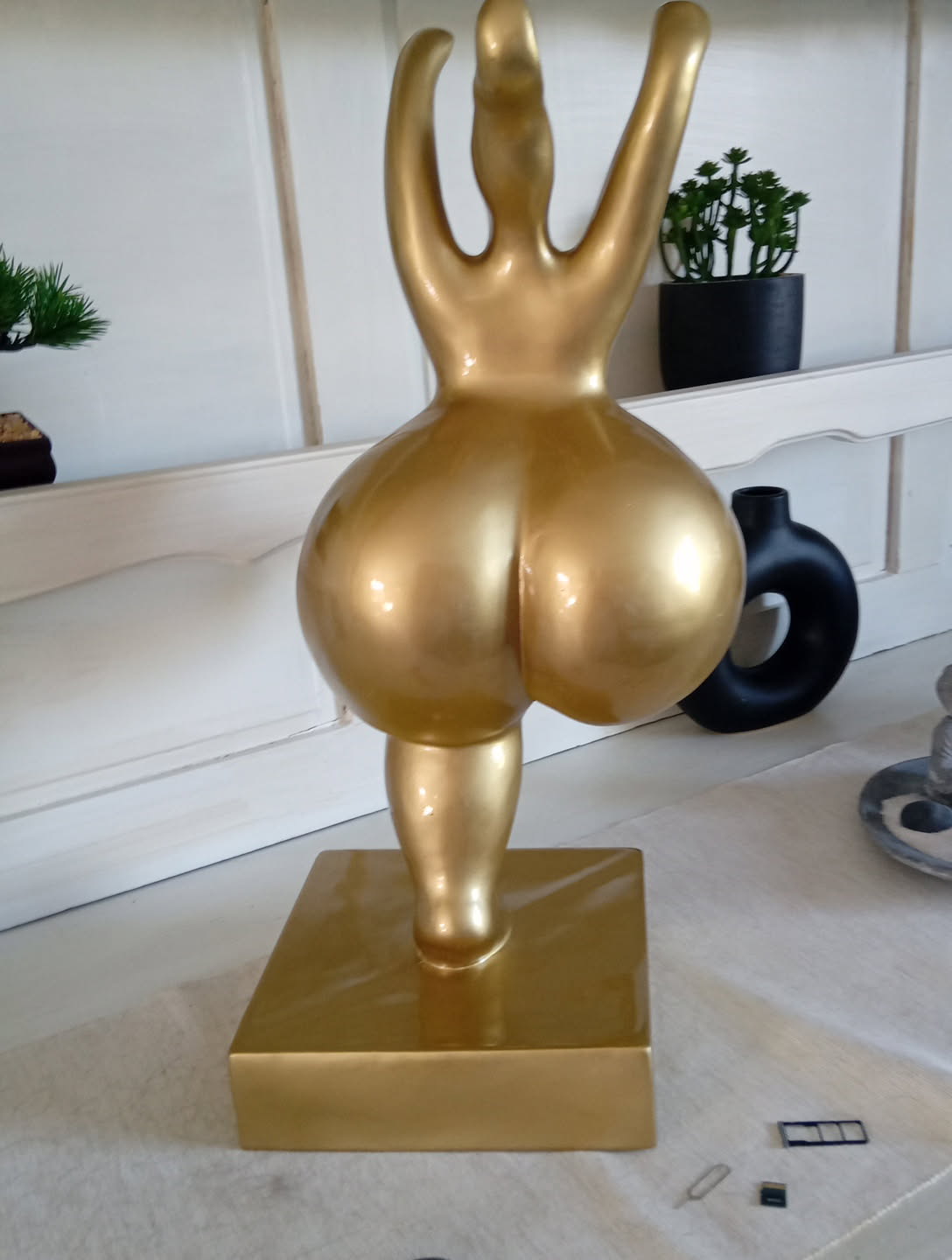 Sculpture "Nana" Style Niki de Saint Phalle - Or Brillant