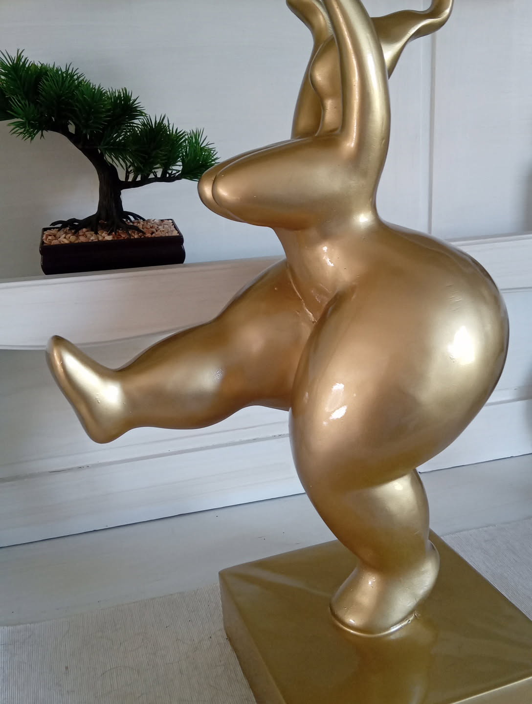 Sculpture "Nana" Style Niki de Saint Phalle - Or Brillant